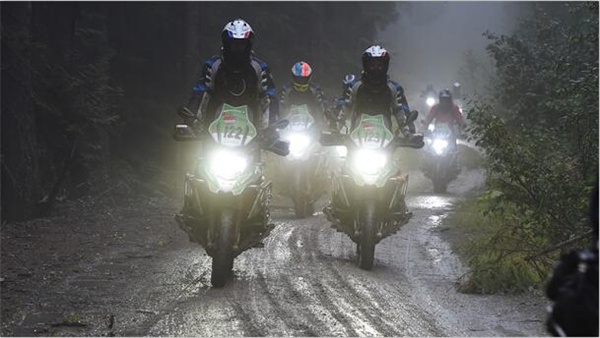 宝马摩托车GS Trophy 2016国际挑战赛开战在