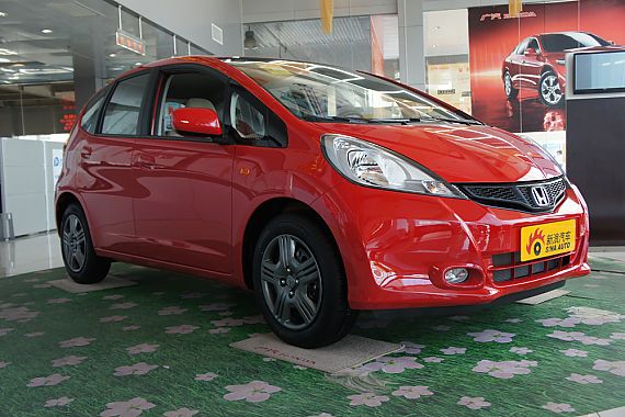 2011款飞度1.5L自动全景天窗版