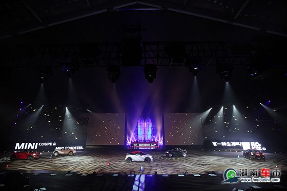 全新MINI跑车双子车舞秀