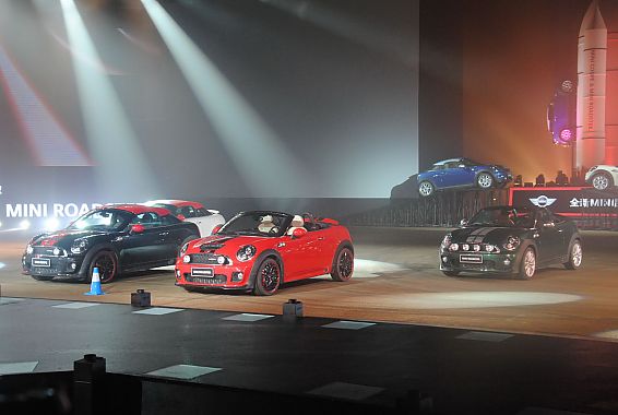 MINI COUPE/MINI ROADSTER上市现场三车亮相价格