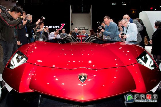 兰博基尼Aventador J