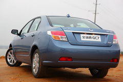 全球鹰GC71.8L DVVT 自动豪华型侧后45°图片