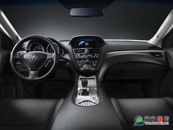 ZDX 宽敞的前排空间