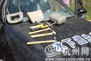真人真车 7个月身孕记者亲身体验车内逃生