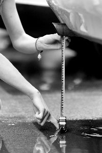 雨中防汽车熄火、刮底盘 牢记注意事项